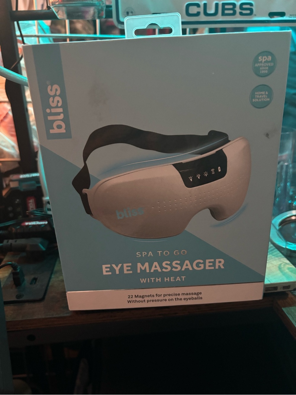 Bliss Spa To Go Eye Massager in White with Black Strap